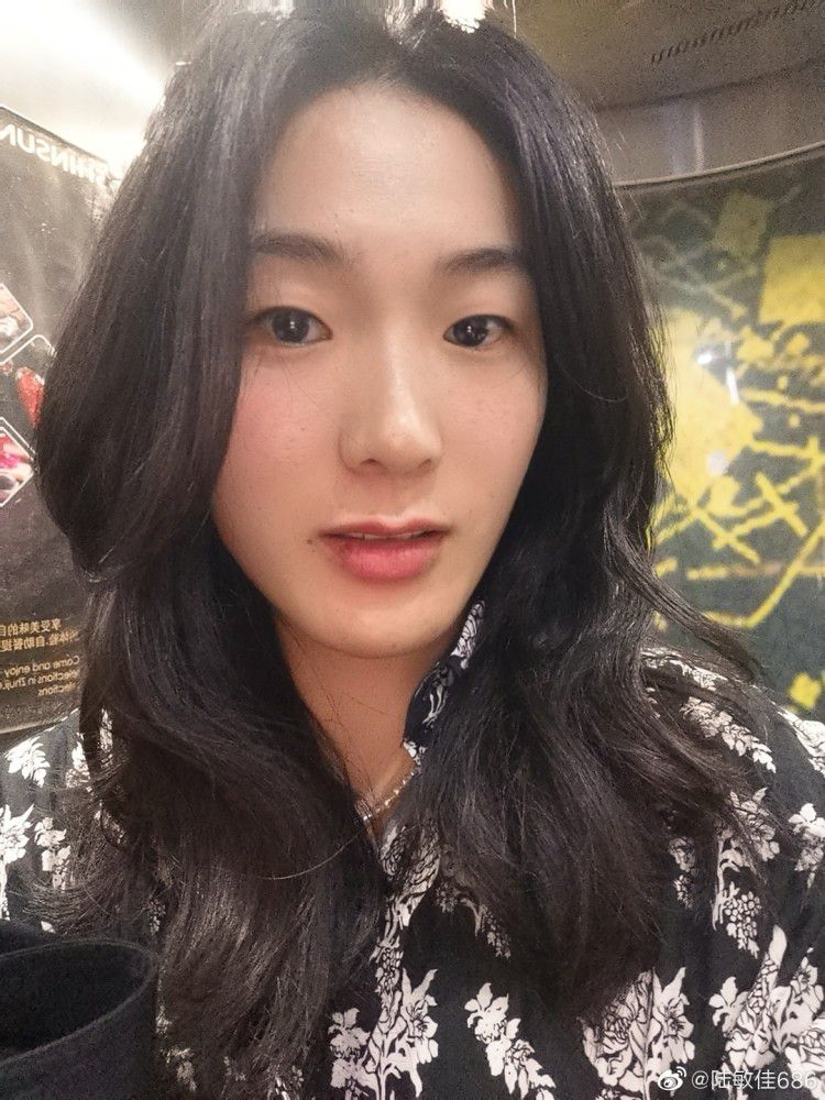 老相师转身对那些安保说：任何人都不许跟来。